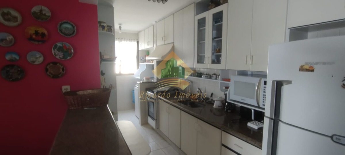 Excelente cobertura duplex frente para o mar na parte nobre da praia grande