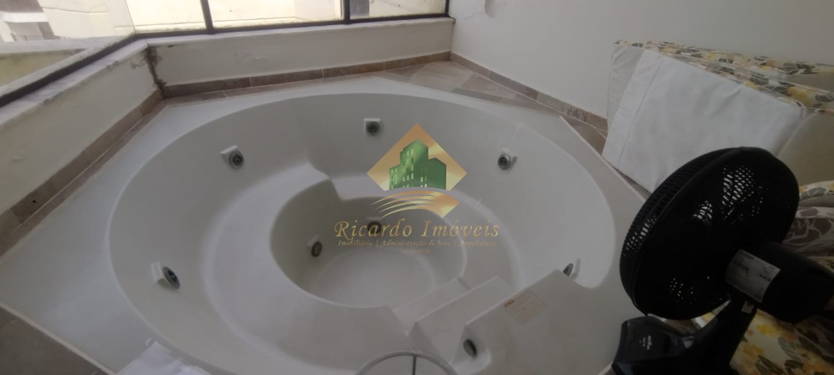 Excelente cobertura duplex frente para o mar na parte nobre da praia grande