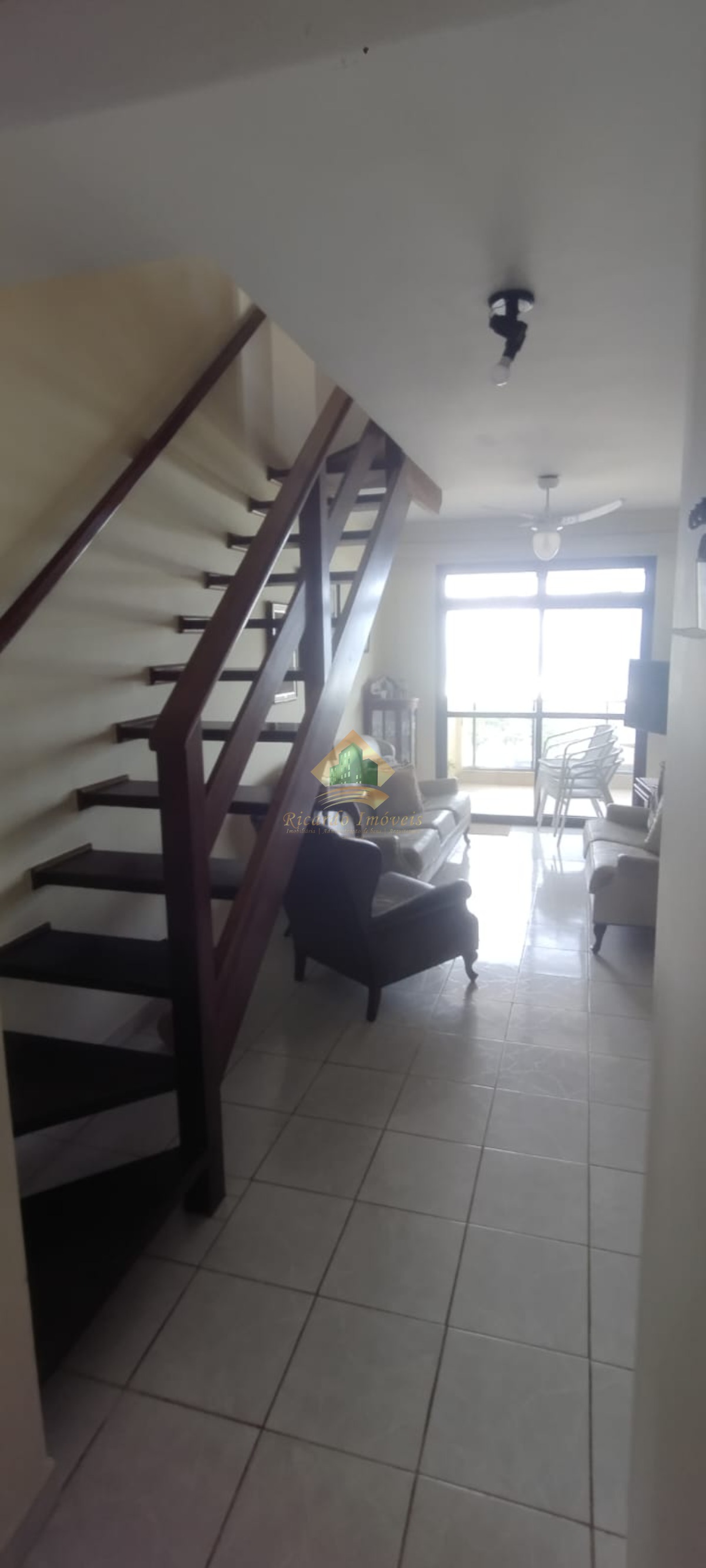 Excelente cobertura duplex frente para o mar na parte nobre da praia grande