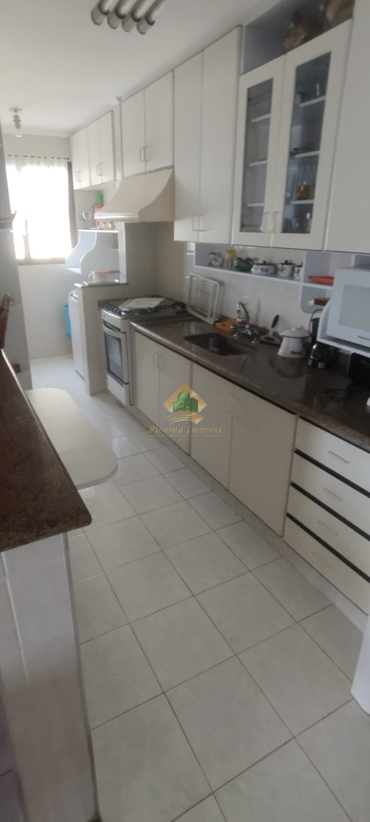 Excelente cobertura duplex frente para o mar na parte nobre da praia grande