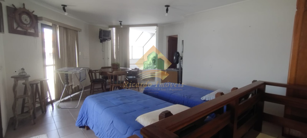 Excelente cobertura duplex frente para o mar na parte nobre da praia grande