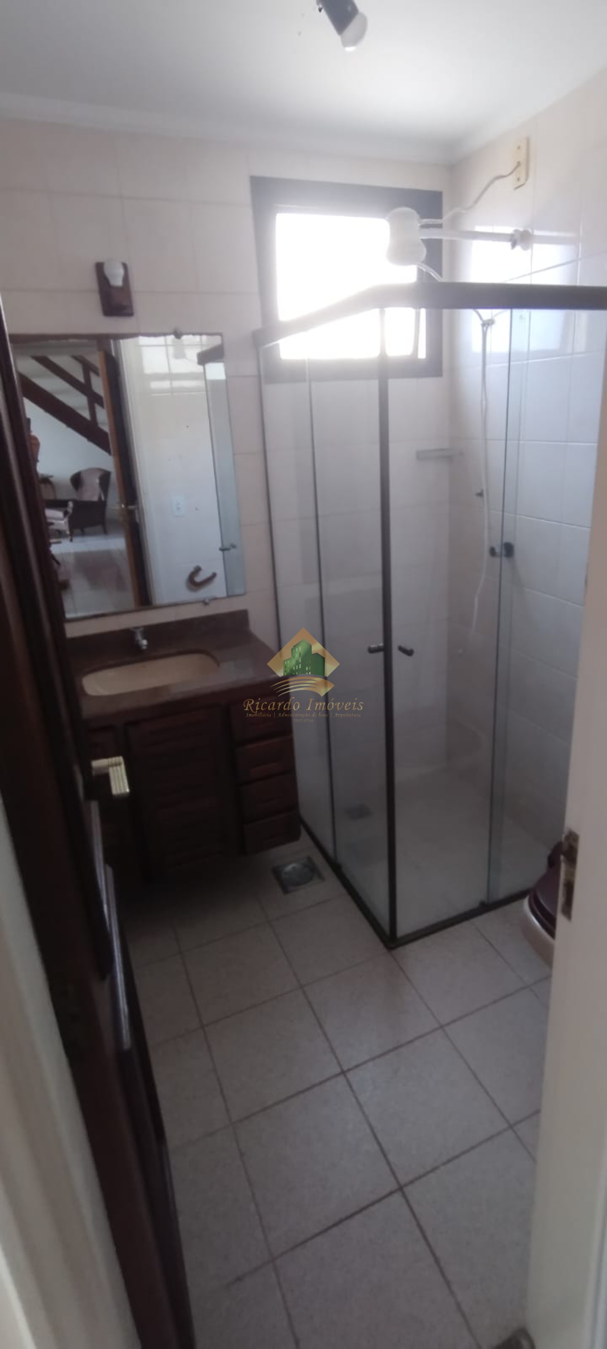 Excelente cobertura duplex frente para o mar na parte nobre da praia grande