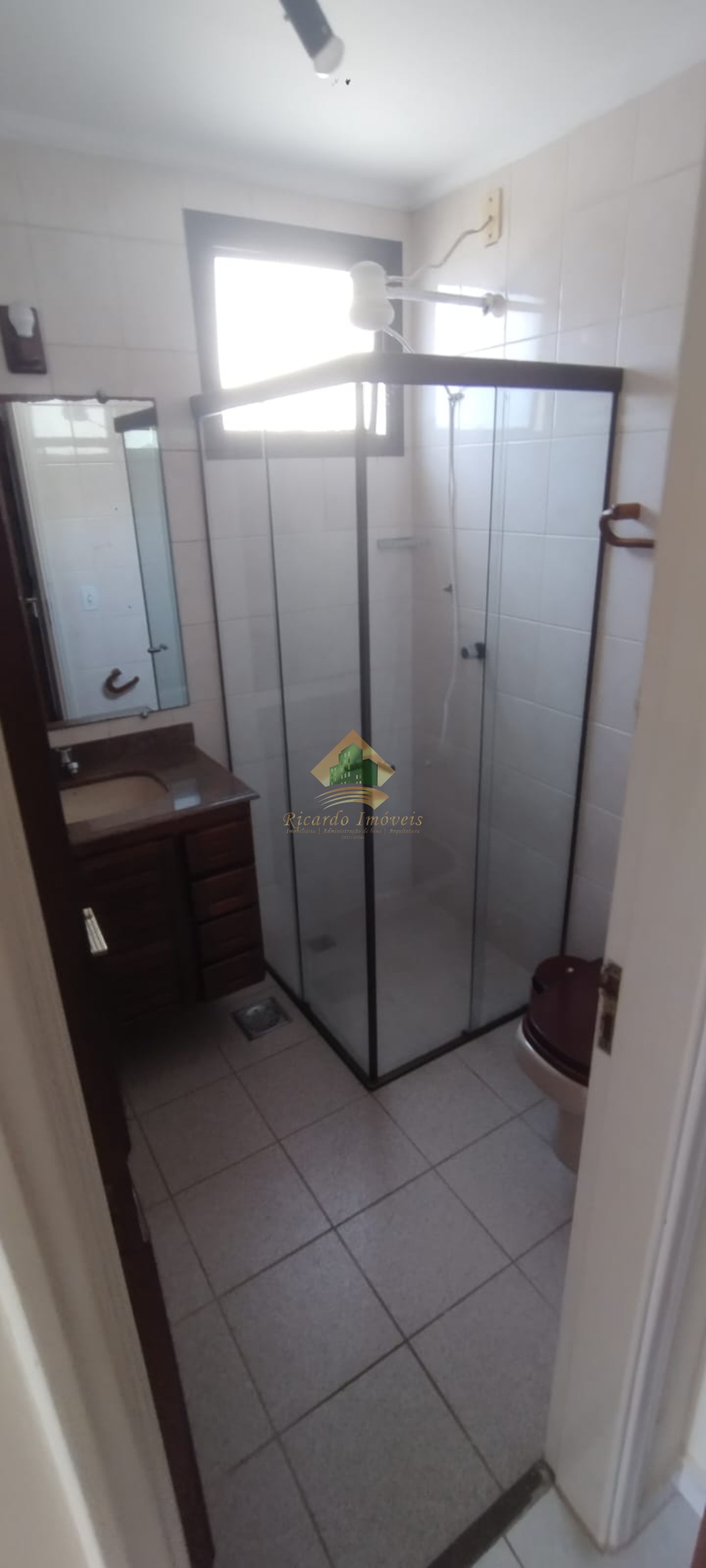 Excelente cobertura duplex frente para o mar na parte nobre da praia grande