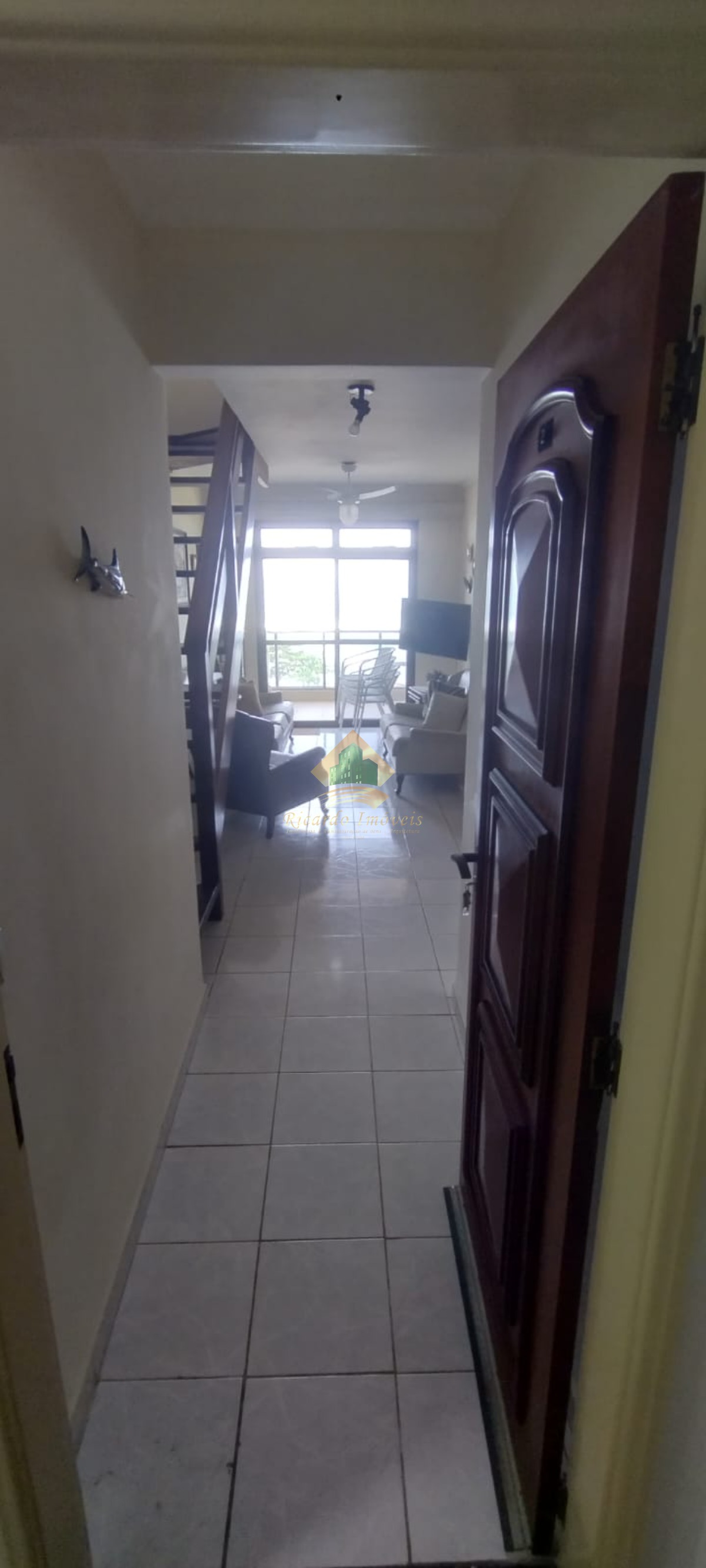 Excelente cobertura duplex frente para o mar na parte nobre da praia grande