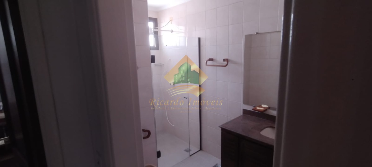 Excelente cobertura duplex frente para o mar na parte nobre da praia grande