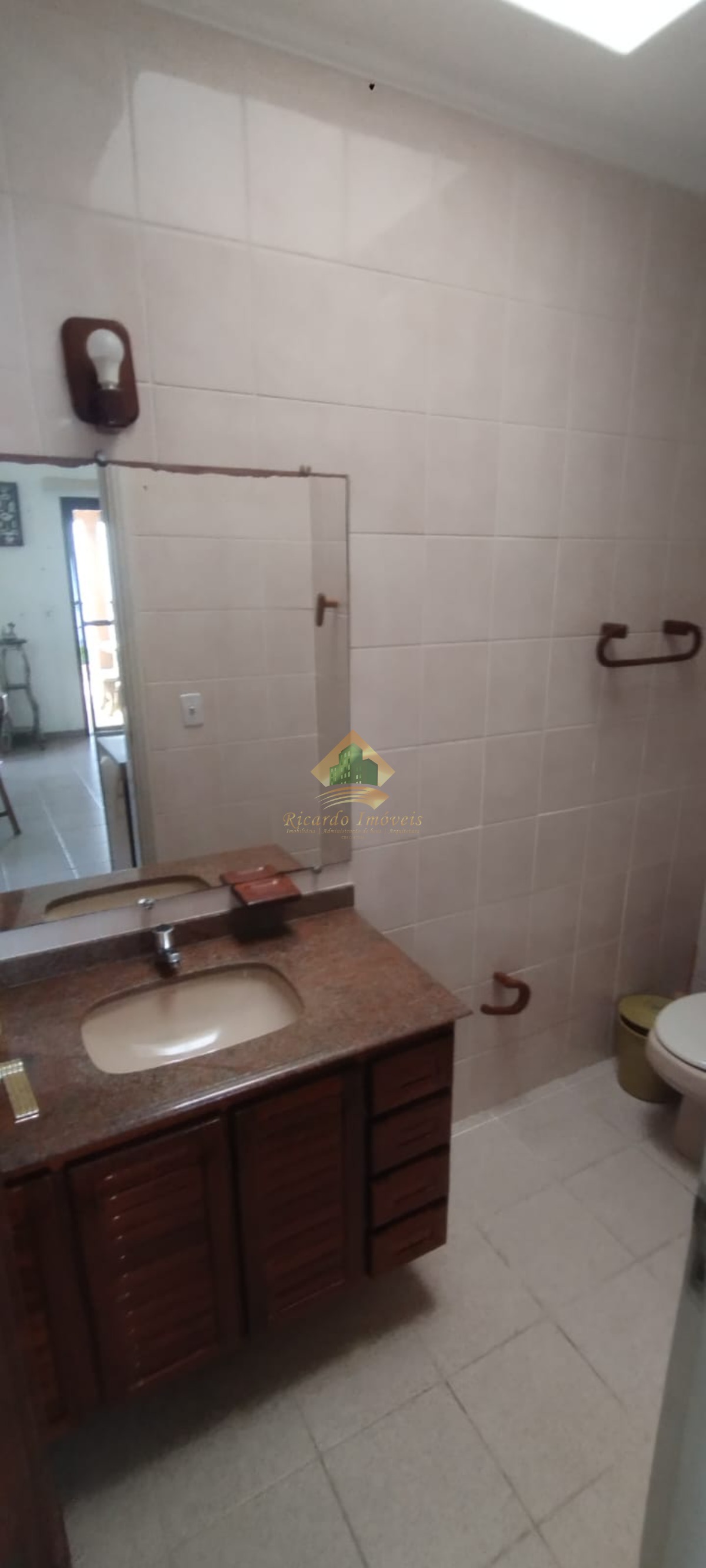 Excelente cobertura duplex frente para o mar na parte nobre da praia grande