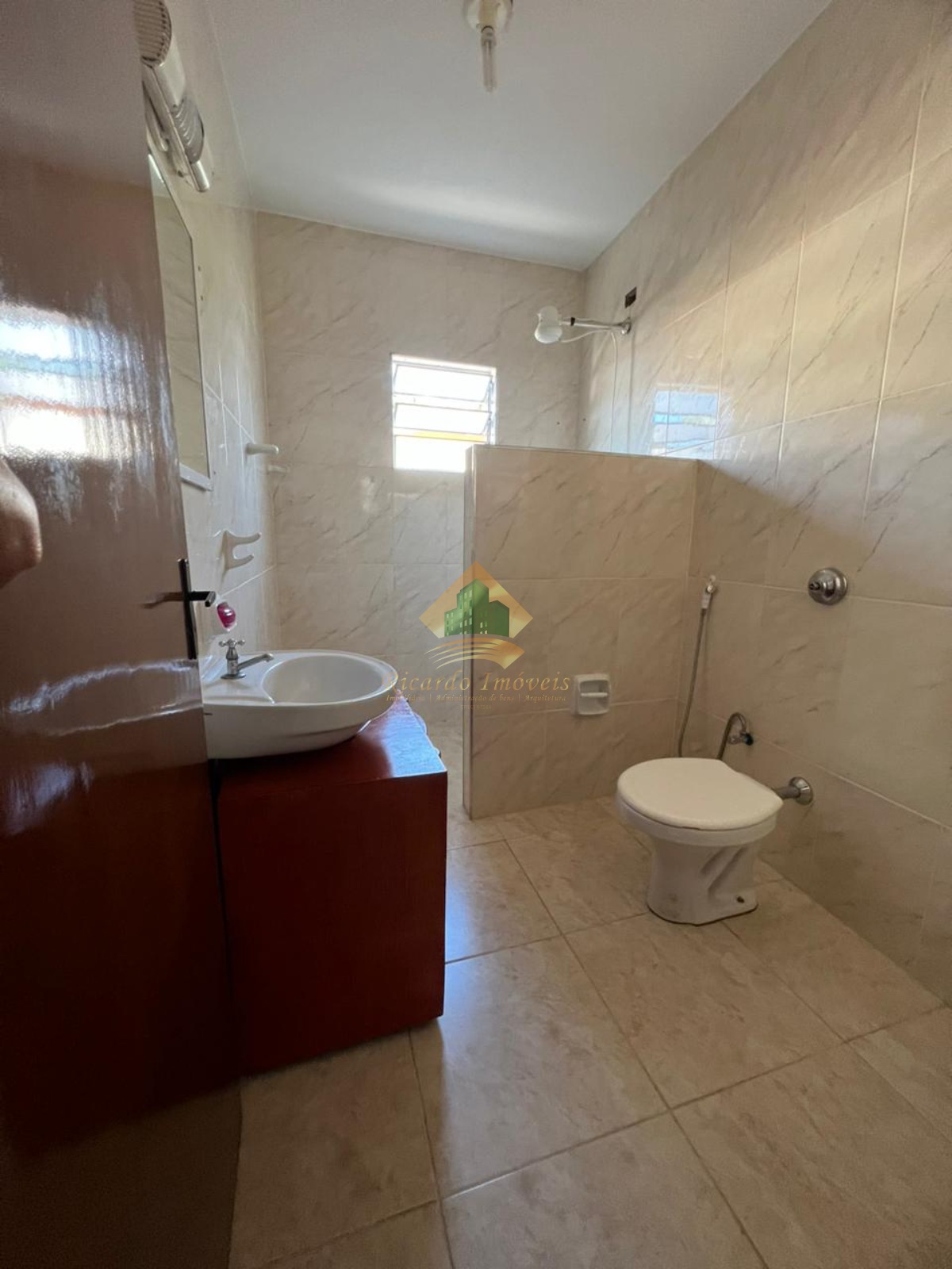 Excelente sobrado no Perequê-Açu, próximo da praia