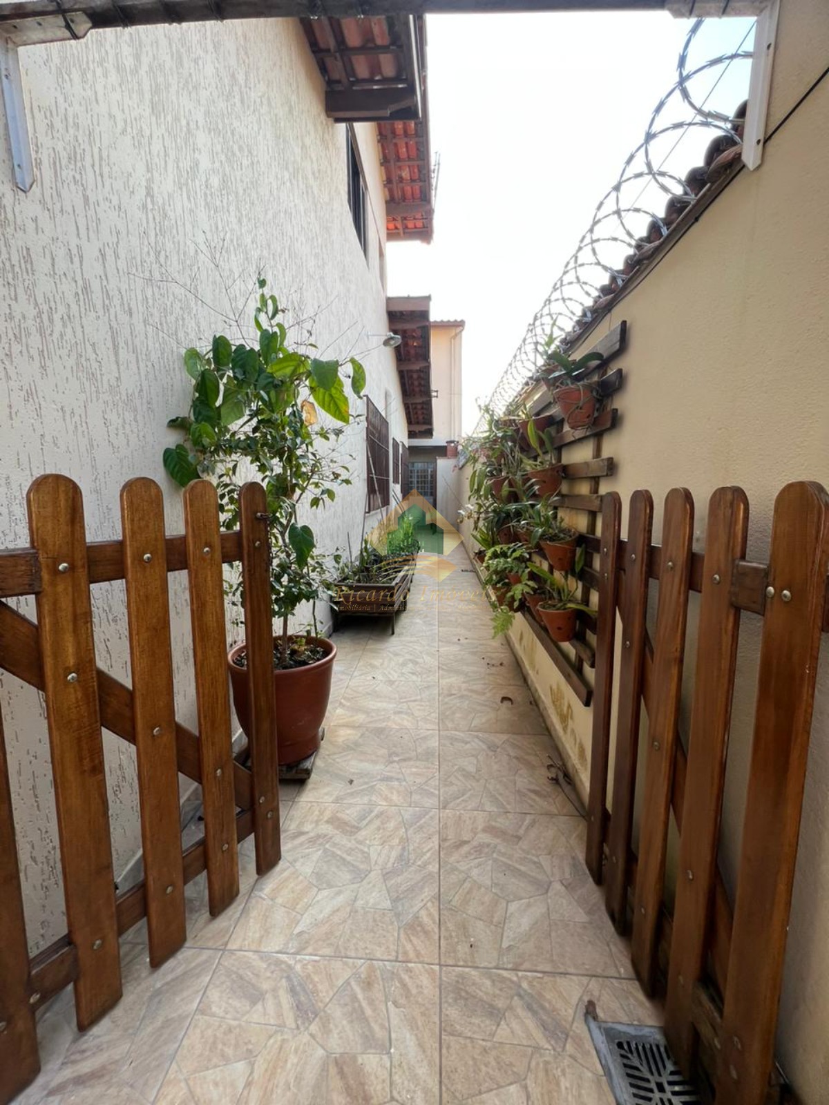 Excelente sobrado no Perequê-Açu, próximo da praia