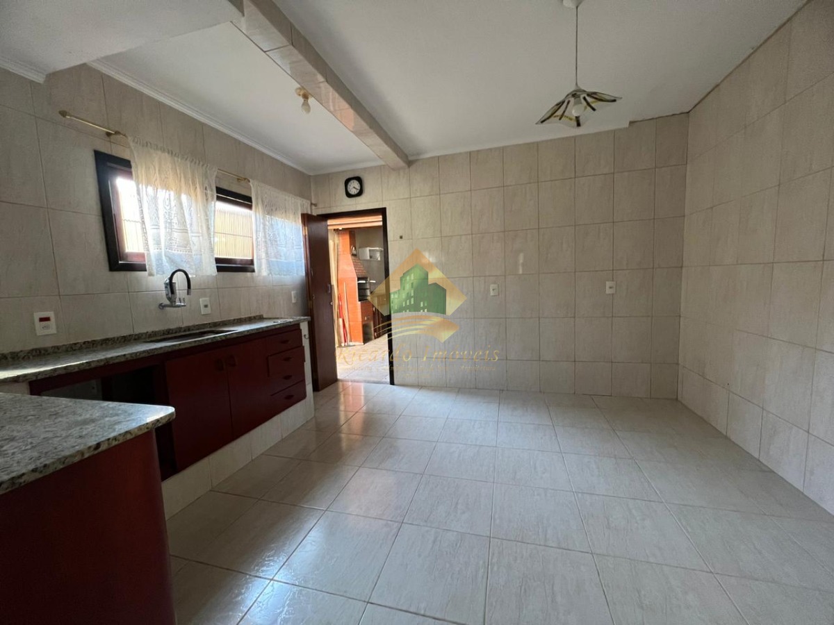 Excelente sobrado no Perequê-Açu, próximo da praia