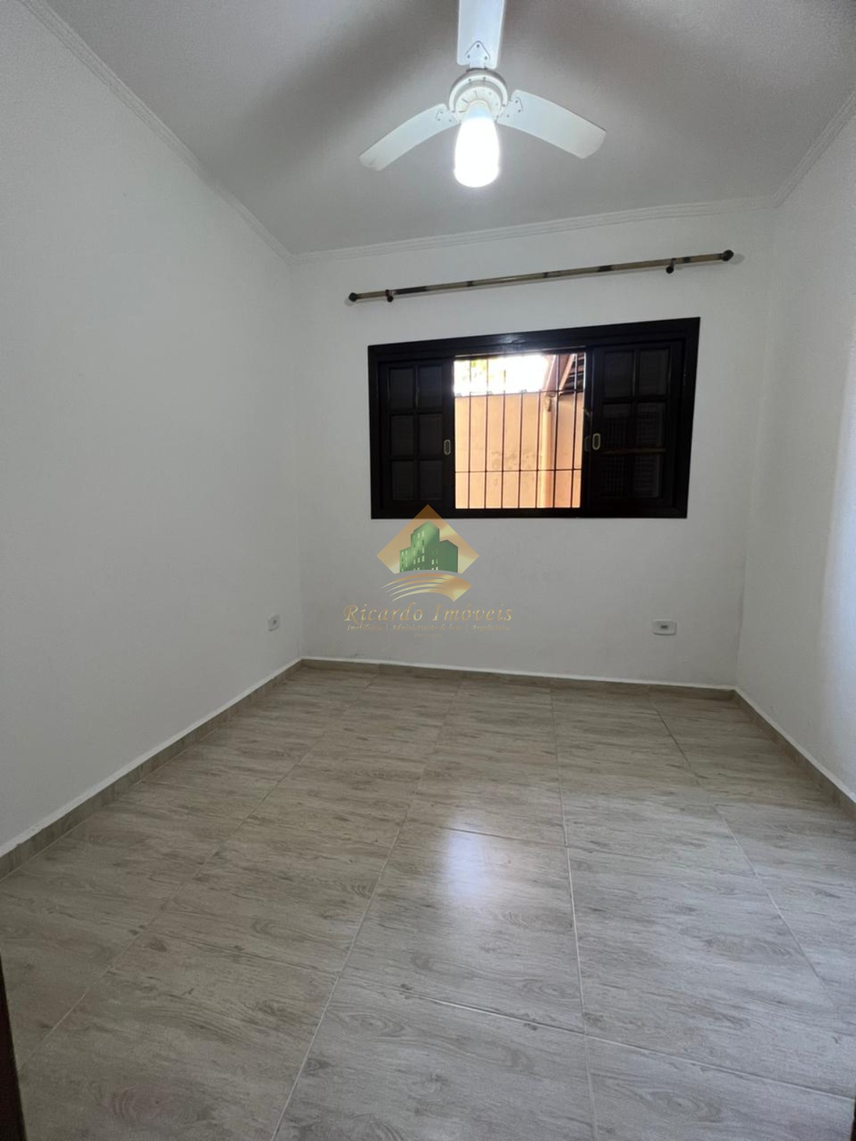 Excelente sobrado no Perequê-Açu, próximo da praia