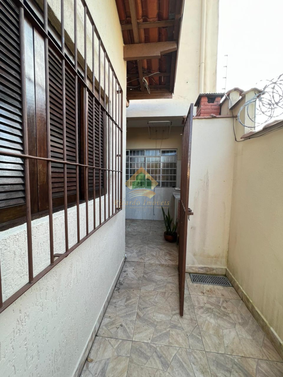Excelente sobrado no Perequê-Açu, próximo da praia