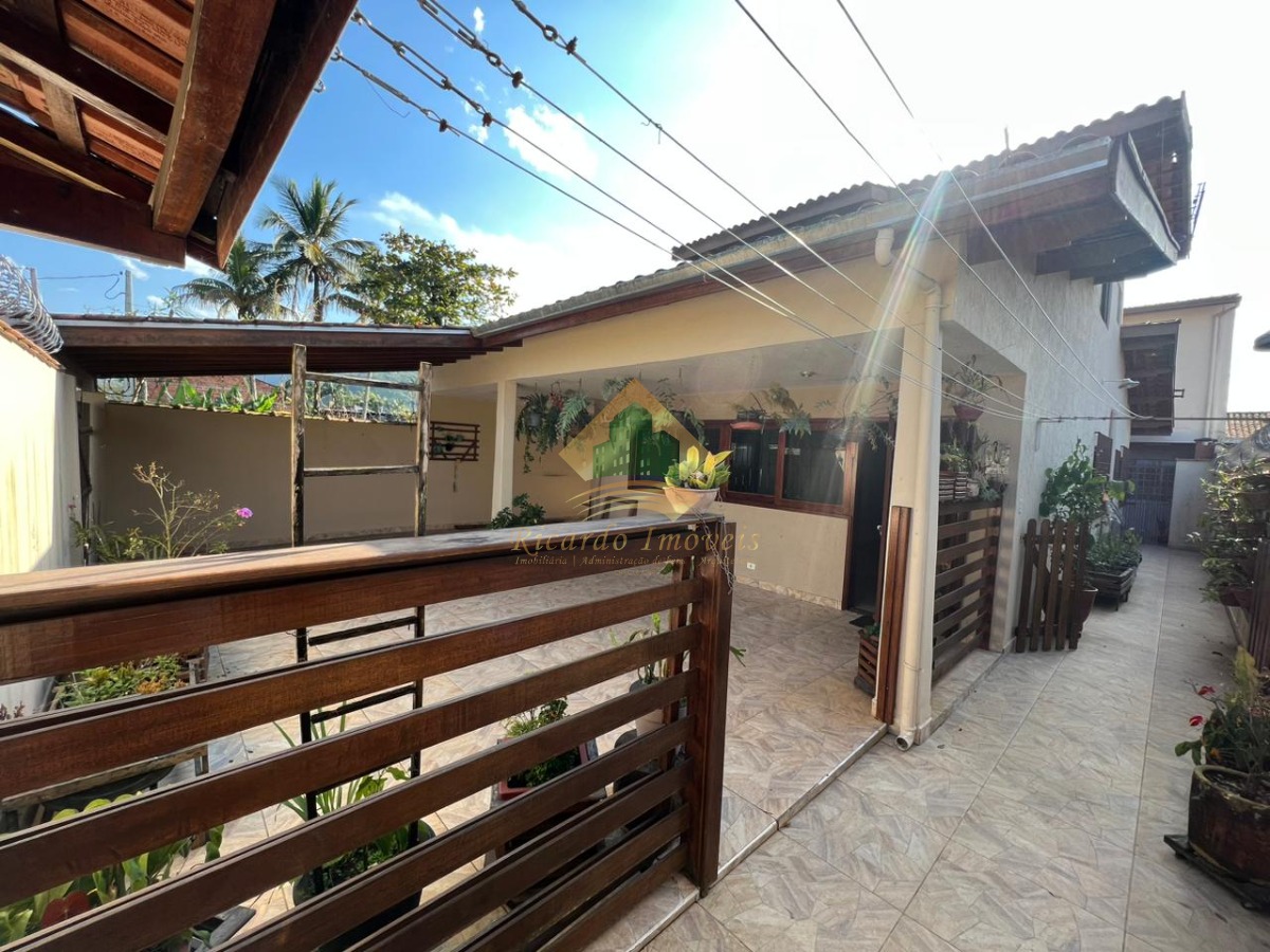 Excelente sobrado no Perequê-Açu, próximo da praia