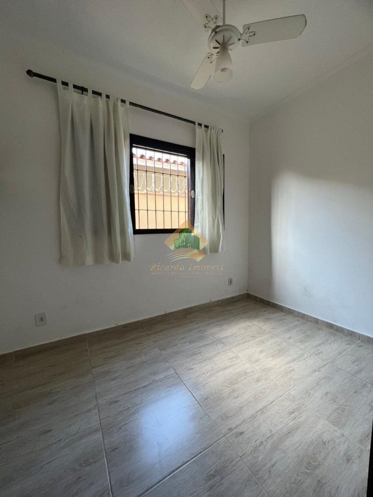 Excelente sobrado no Perequê-Açu, próximo da praia