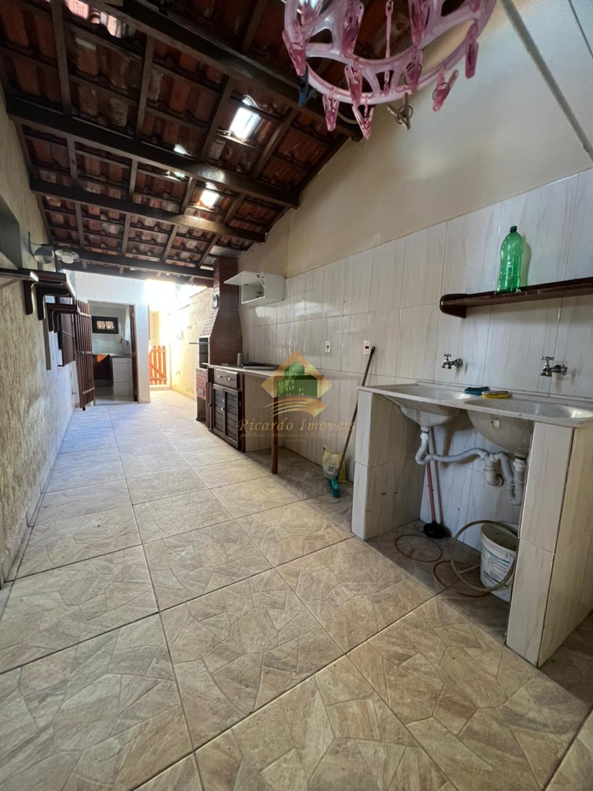 Excelente sobrado no Perequê-Açu, próximo da praia
