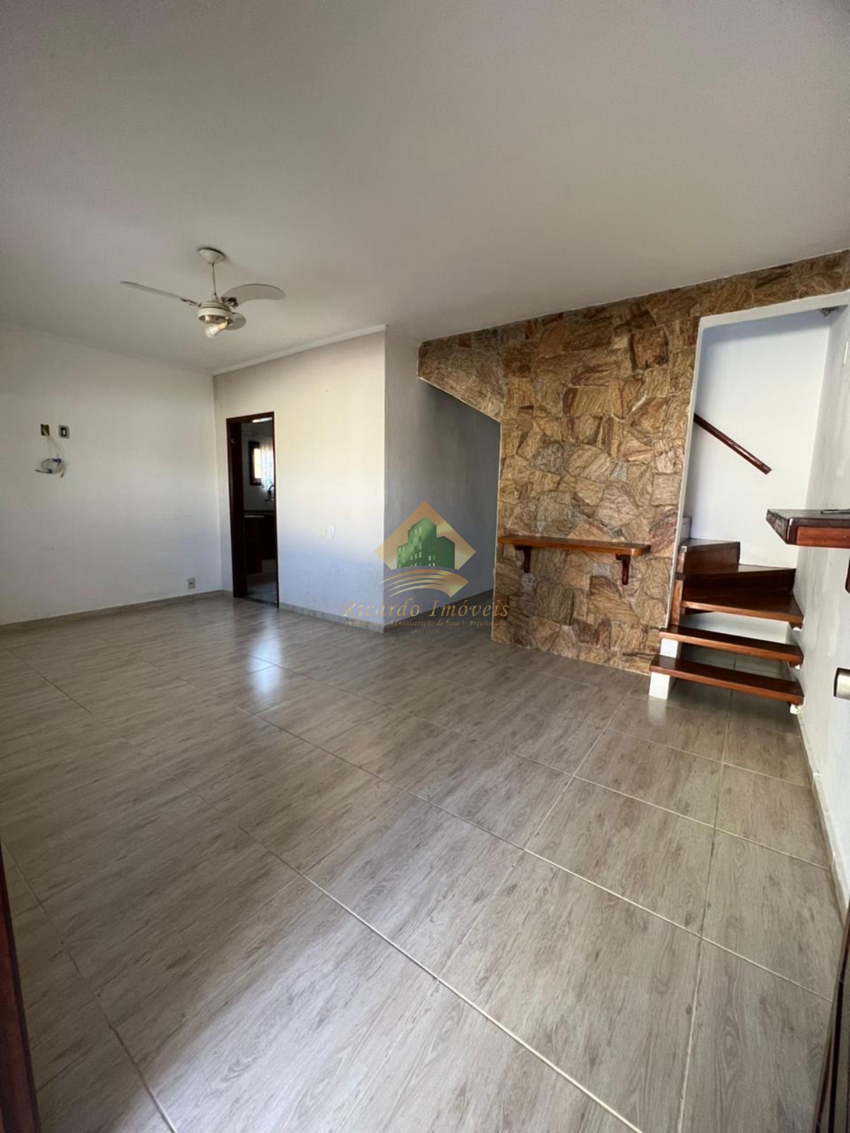 Excelente sobrado no Perequê-Açu, próximo da praia