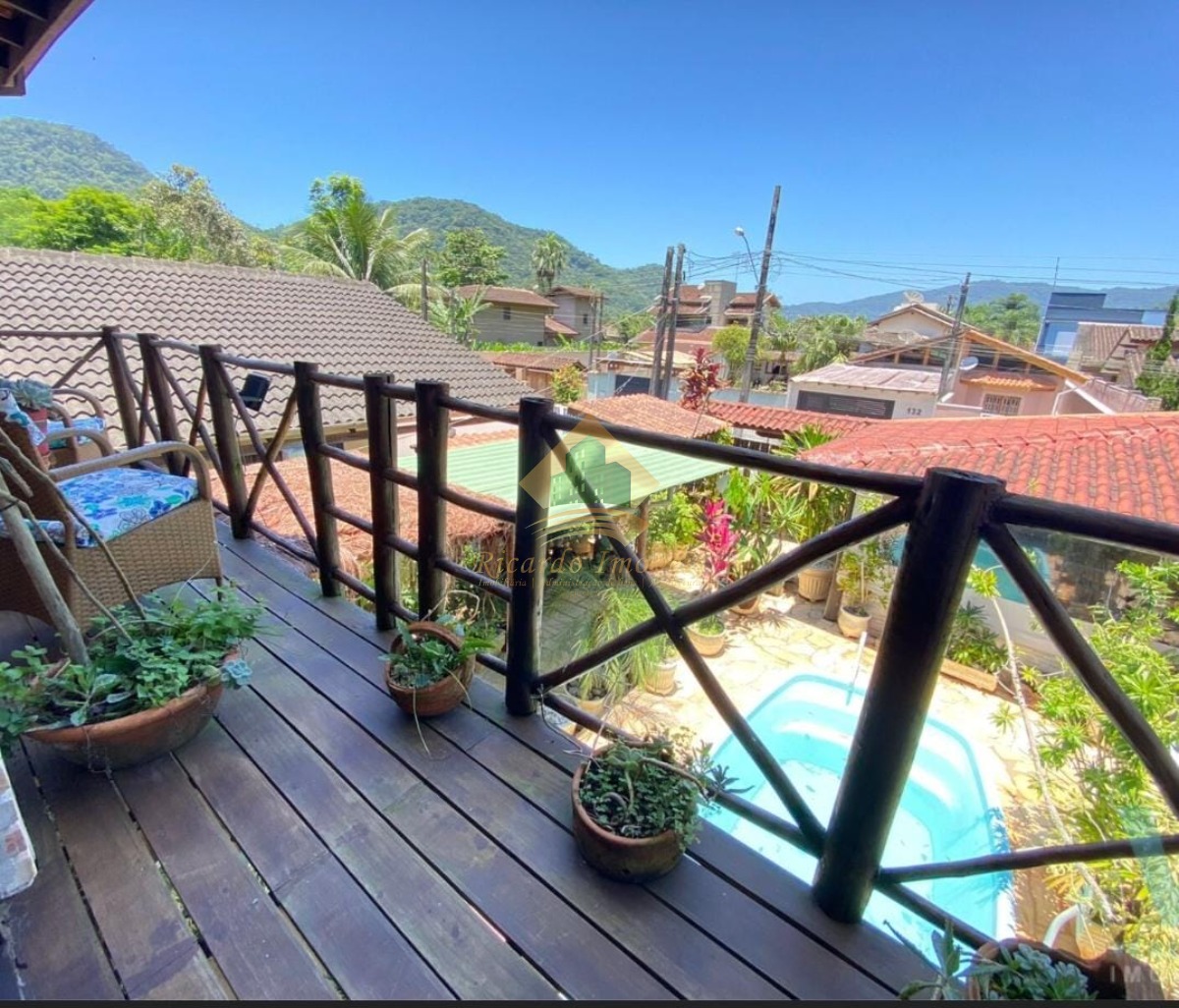 Belíssima casa em condomínio no horto florestal.