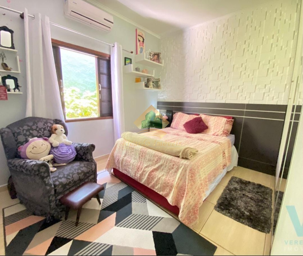 Belíssima casa em condomínio no horto florestal.