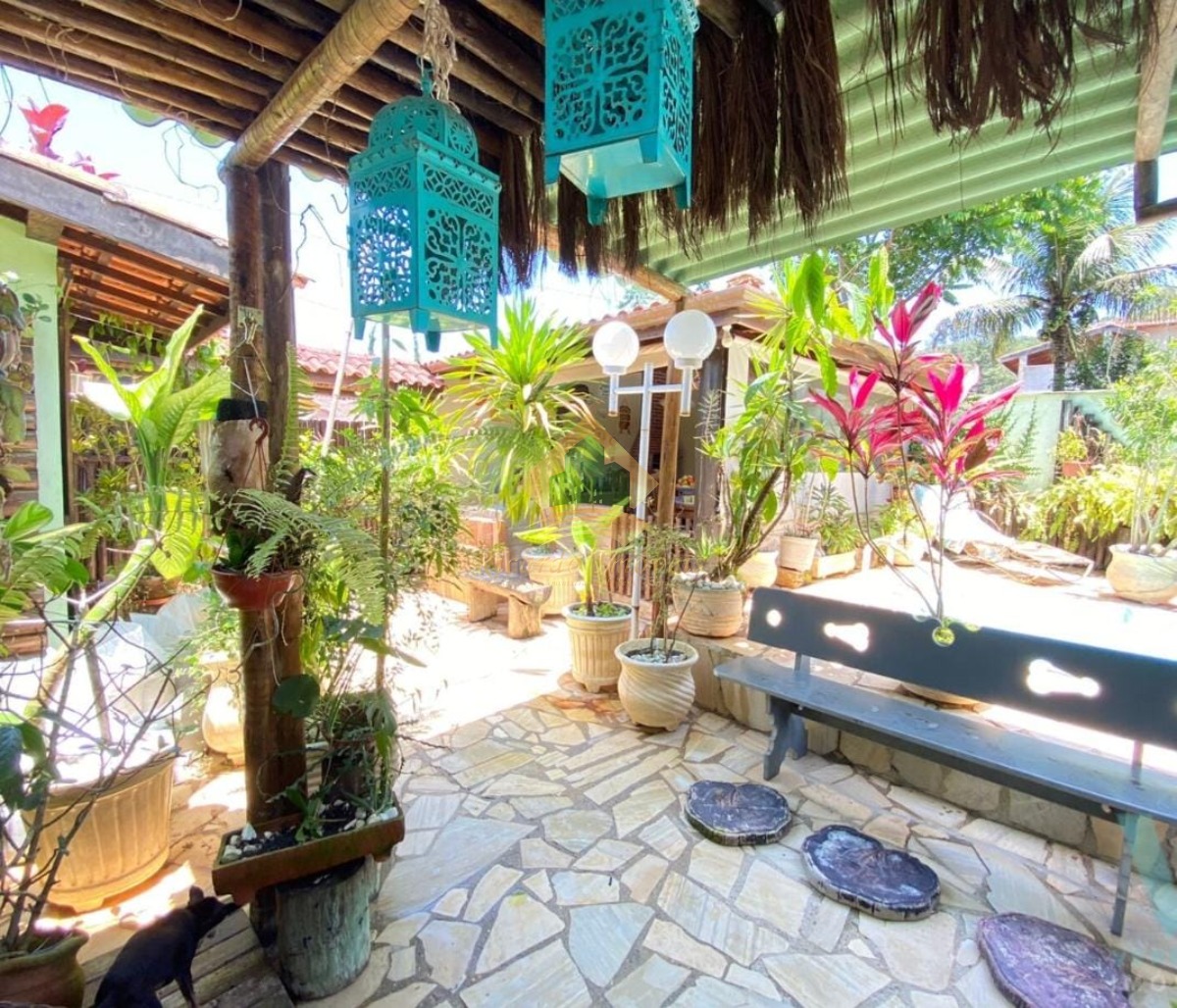 Belíssima casa em condomínio no horto florestal.