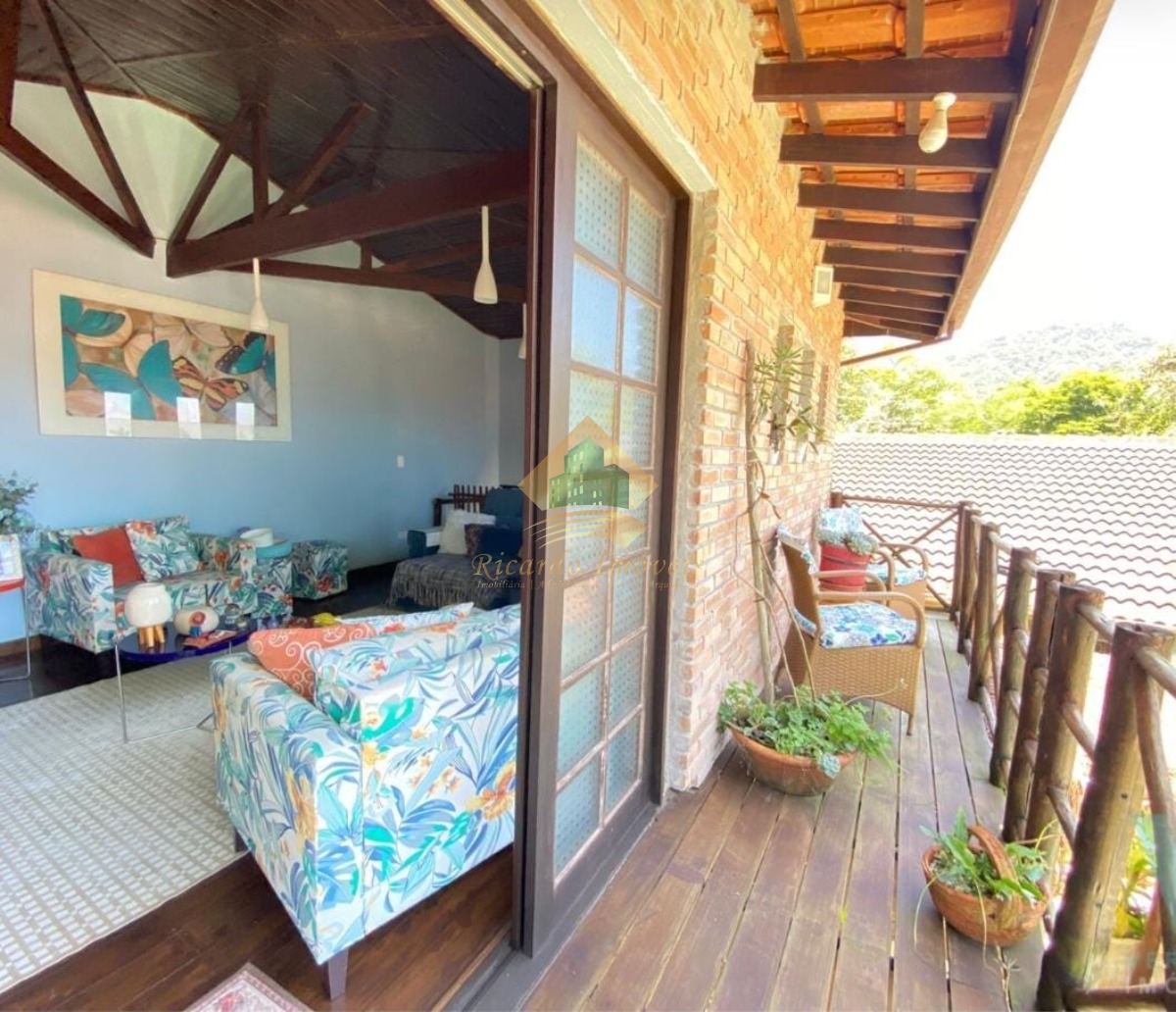 Belíssima casa em condomínio no horto florestal.