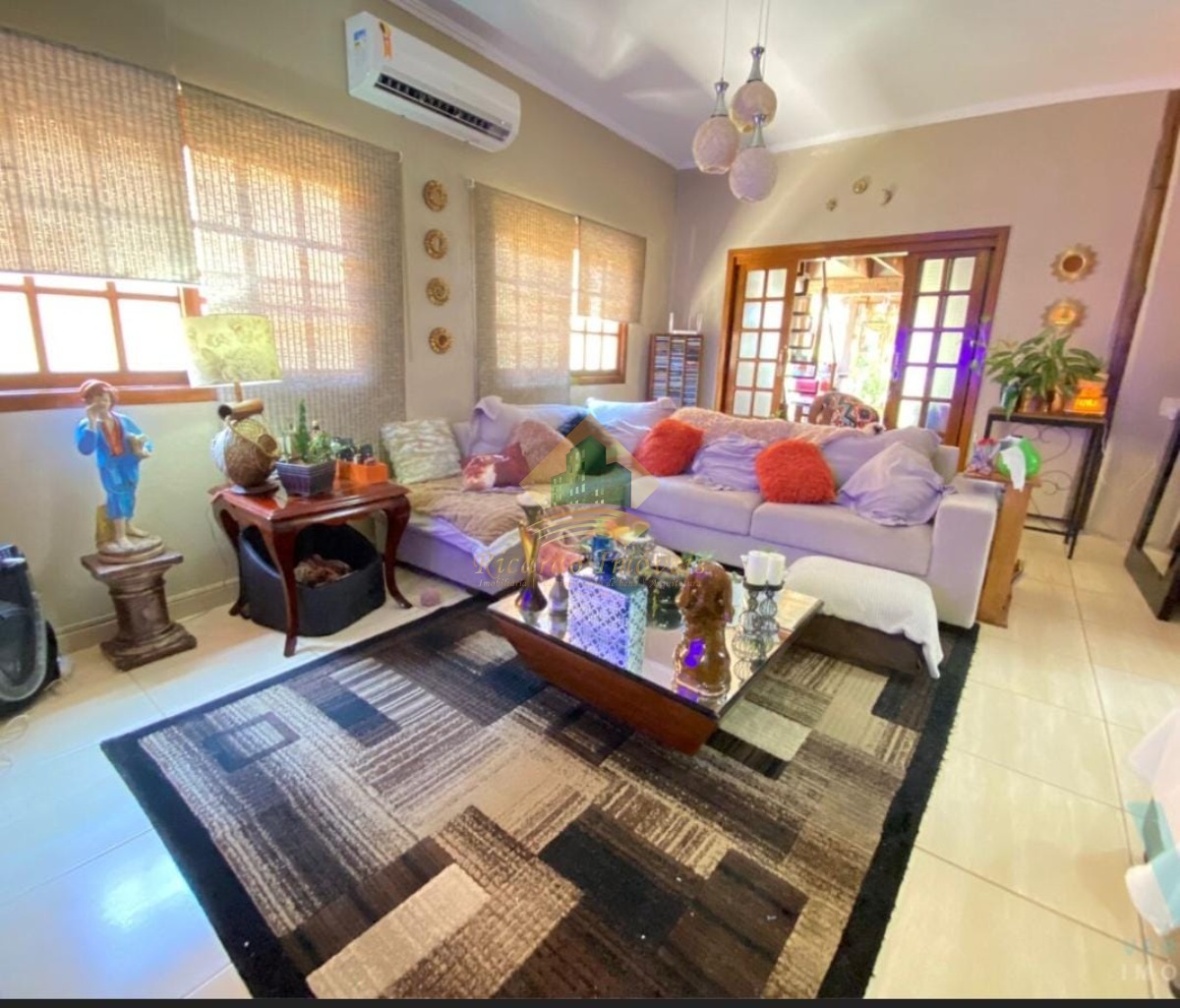 Belíssima casa em condomínio no horto florestal.
