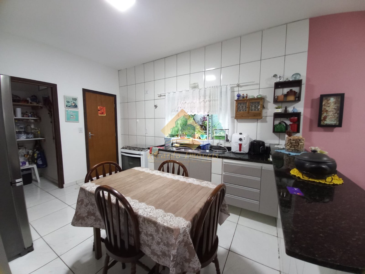 Casa à venda com 2 quartos, 70m² - Foto 5