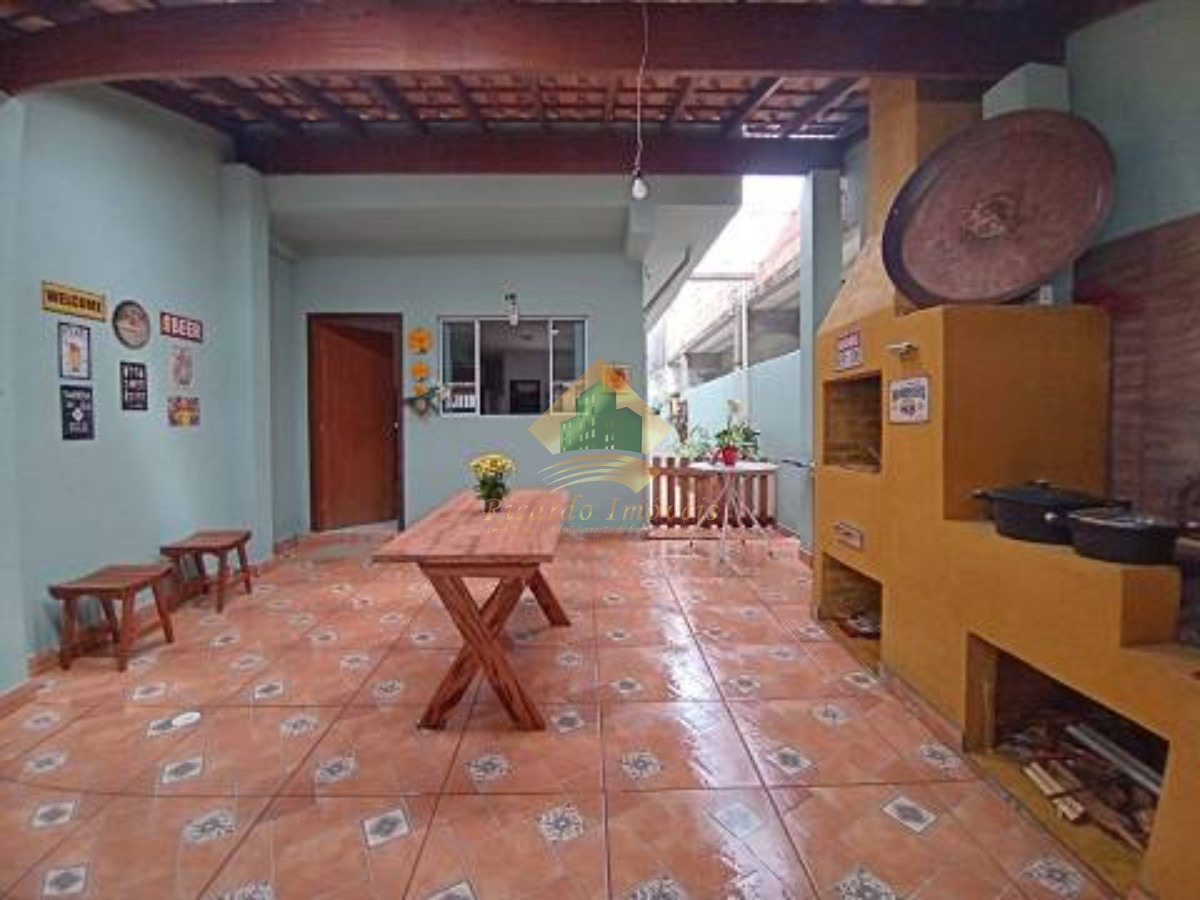 Casa à venda com 2 quartos, 70m² - Foto 1