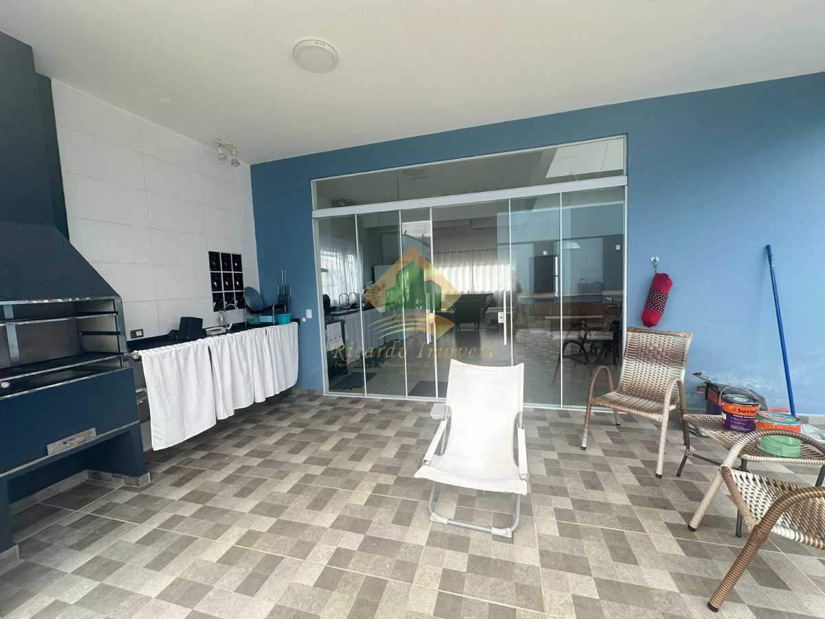 Linda casa em condomínio fechado