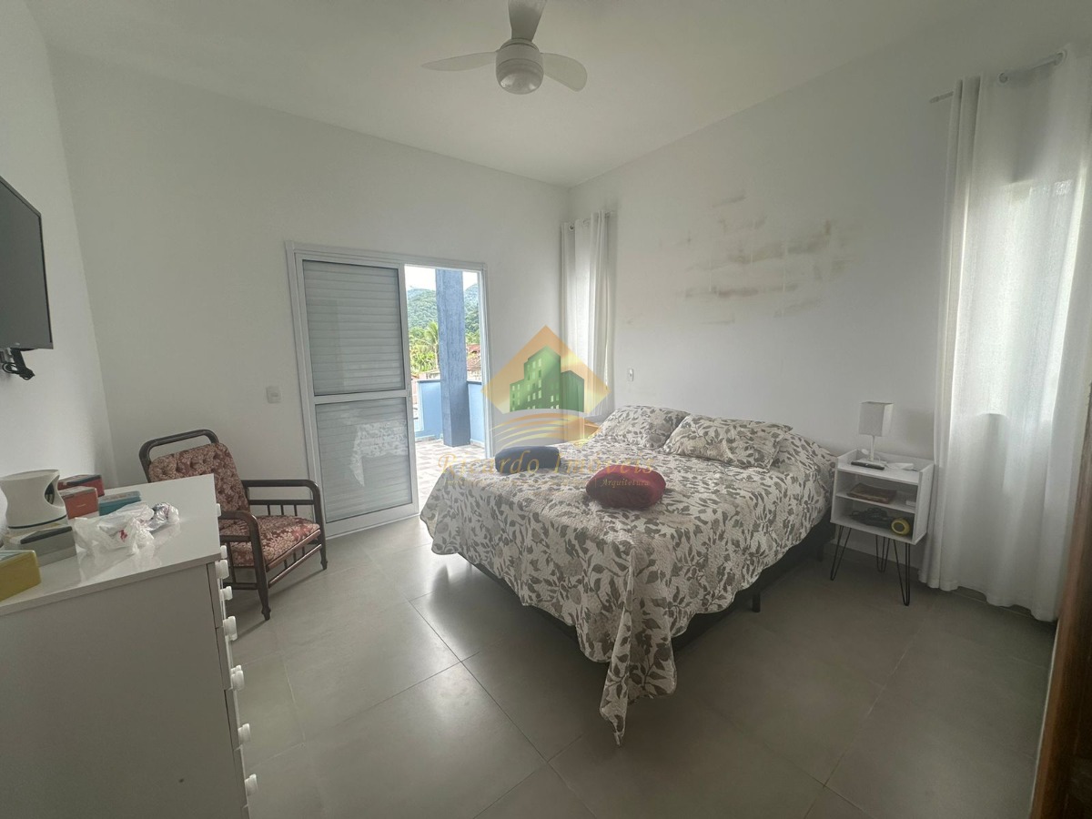Linda casa em condomínio fechado