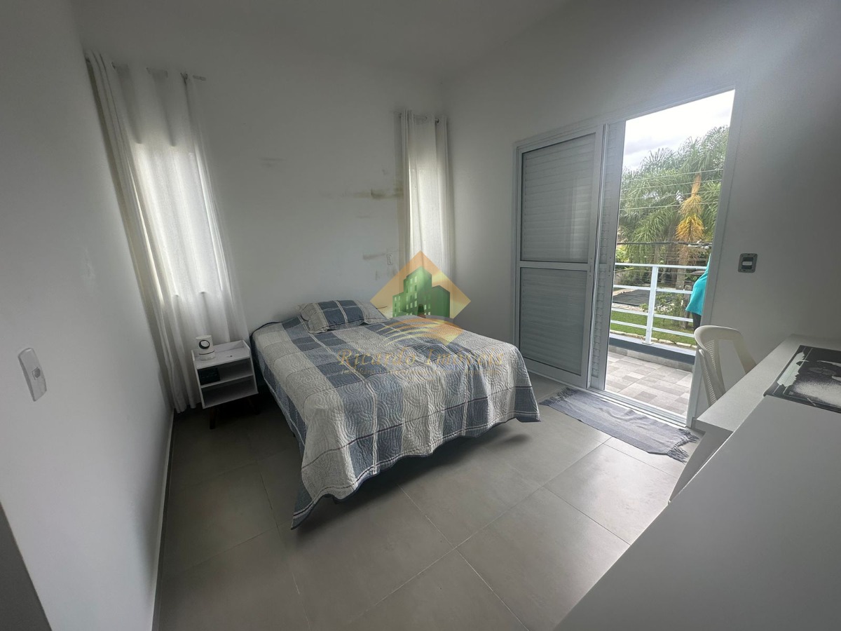Linda casa em condomínio fechado