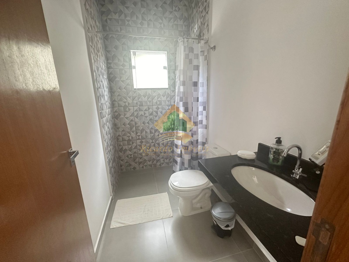 Linda casa em condomínio fechado