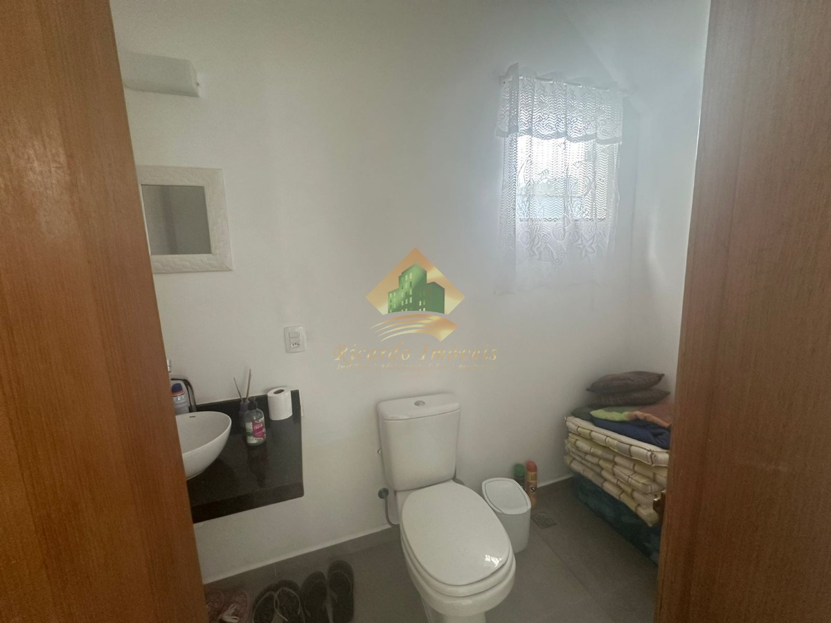 Linda casa em condomínio fechado