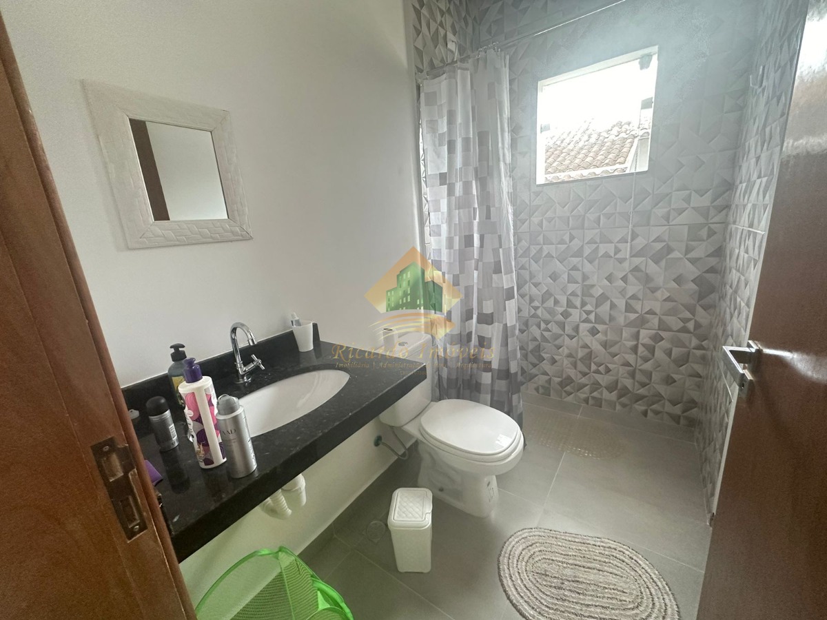 Linda casa em condomínio fechado