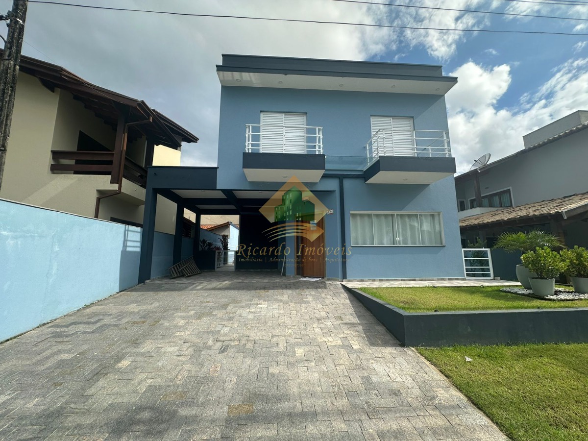 Linda casa em condomínio fechado