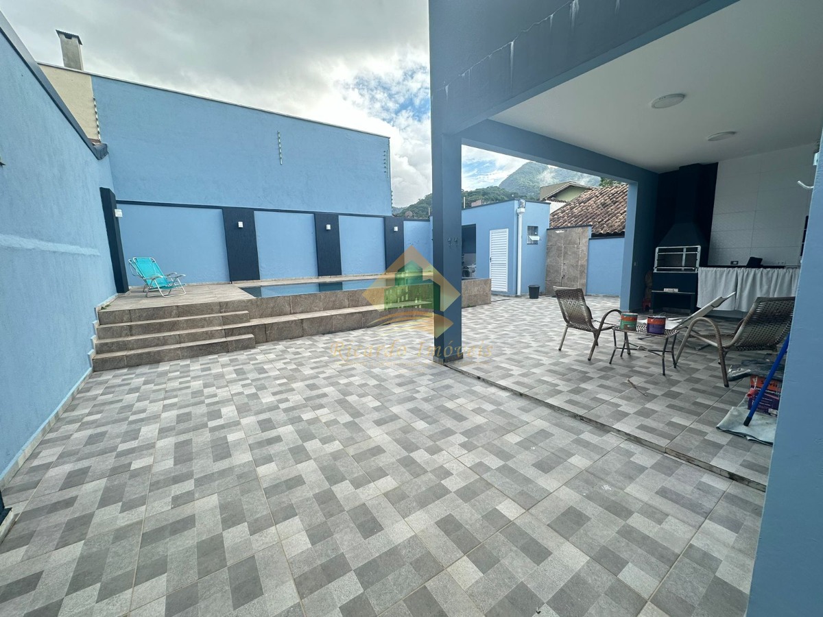 Linda casa em condomínio fechado