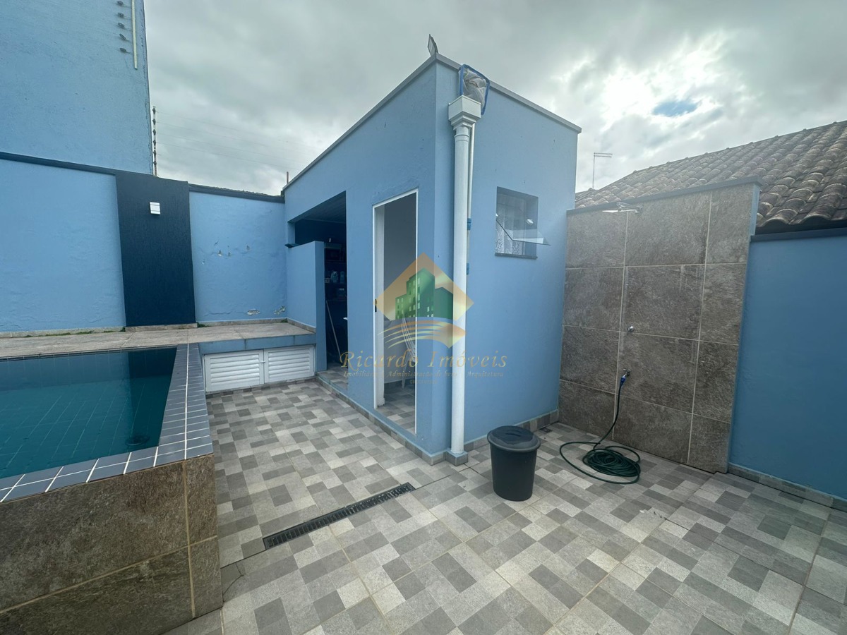 Linda casa em condomínio fechado