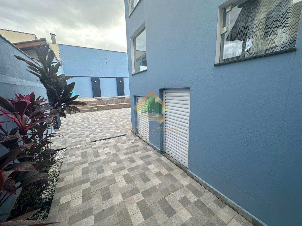 Linda casa em condomínio fechado