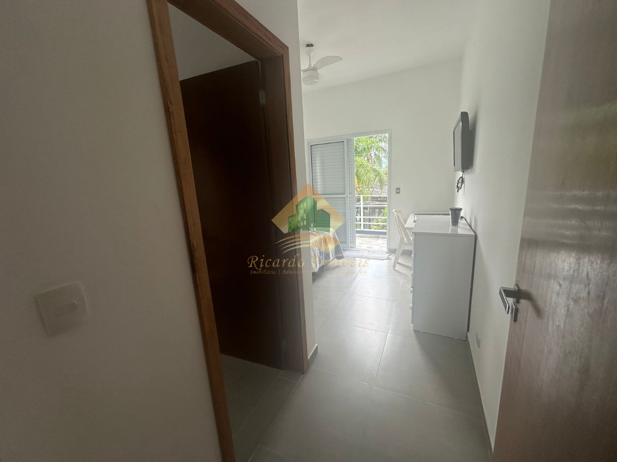 Linda casa em condomínio fechado