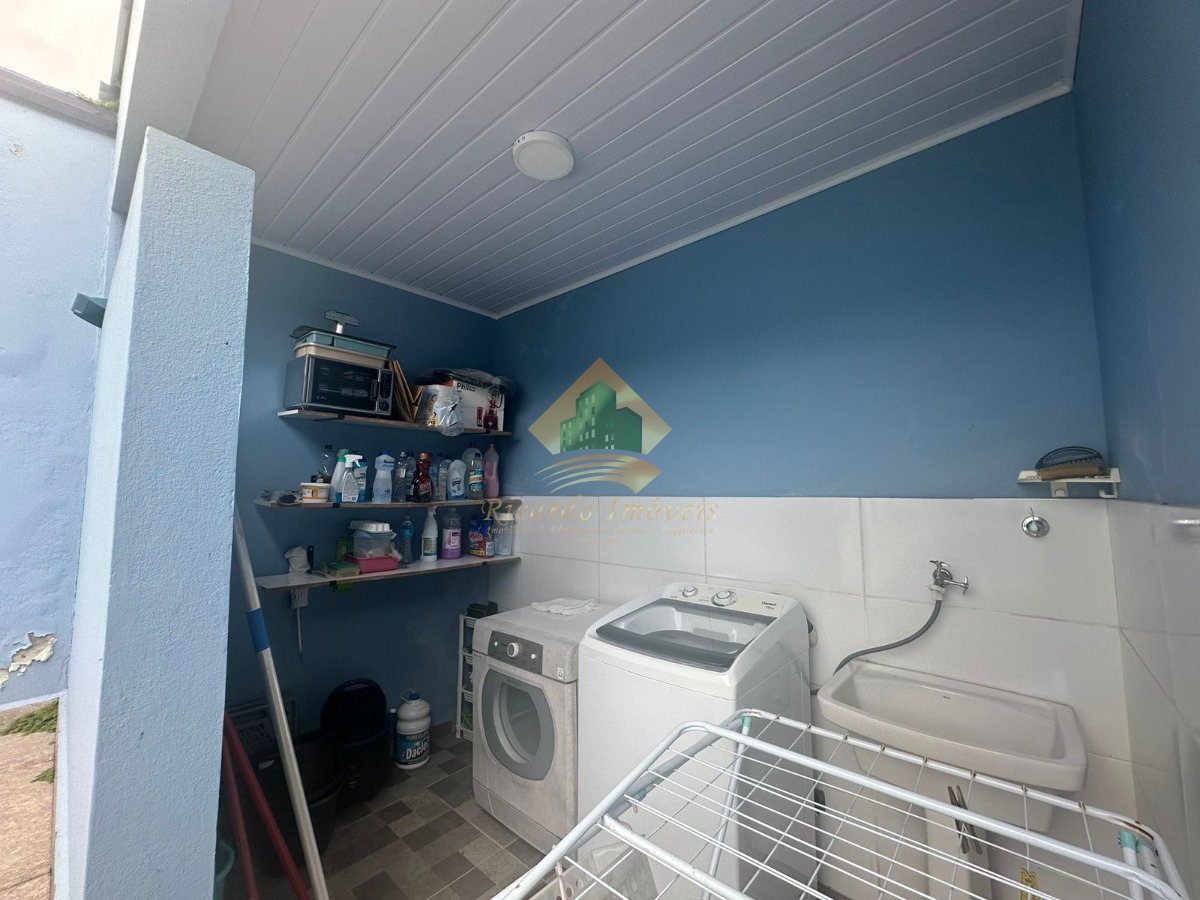 Linda casa em condomínio fechado
