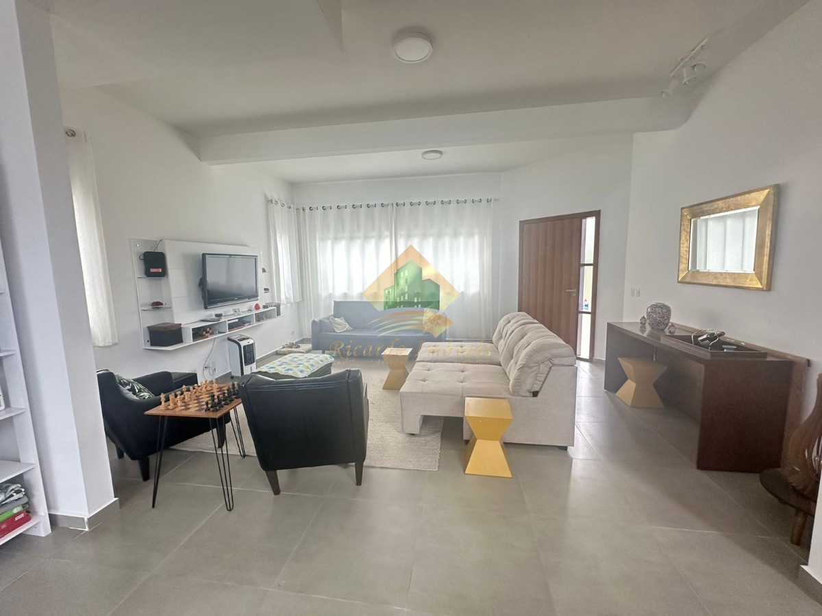 Linda casa em condomínio fechado