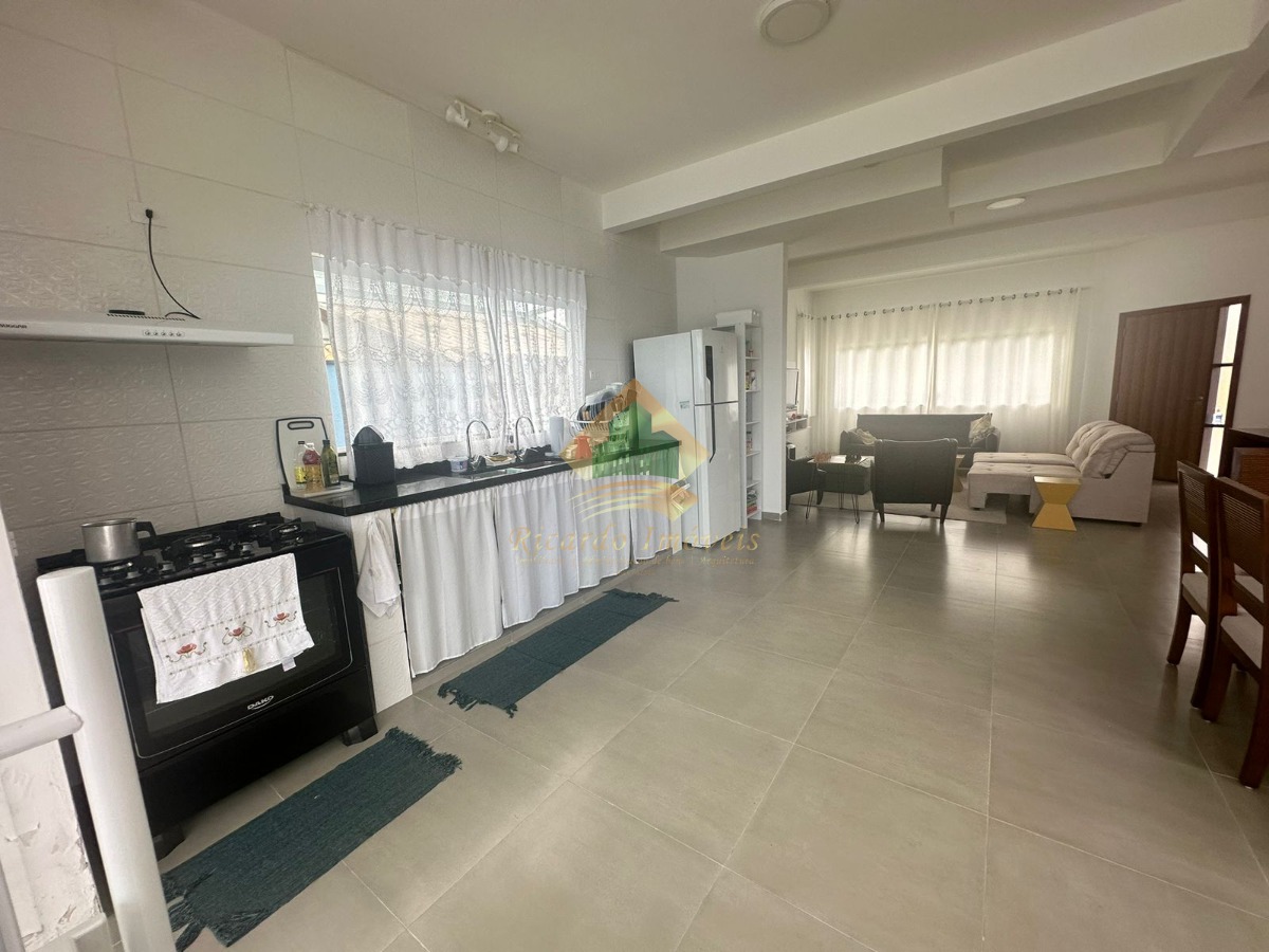 Linda casa em condomínio fechado