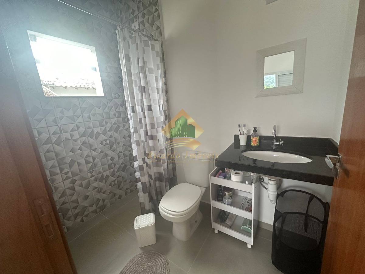 Linda casa em condomínio fechado