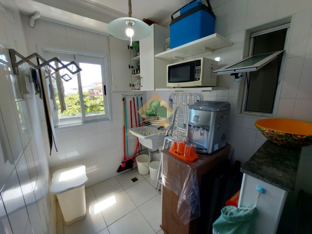 Apartamento na área nobre da praia grande a150 metros do mar