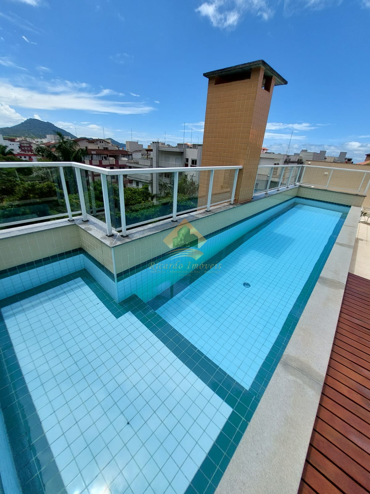Apartamento na área nobre da praia grande a150 metros do mar