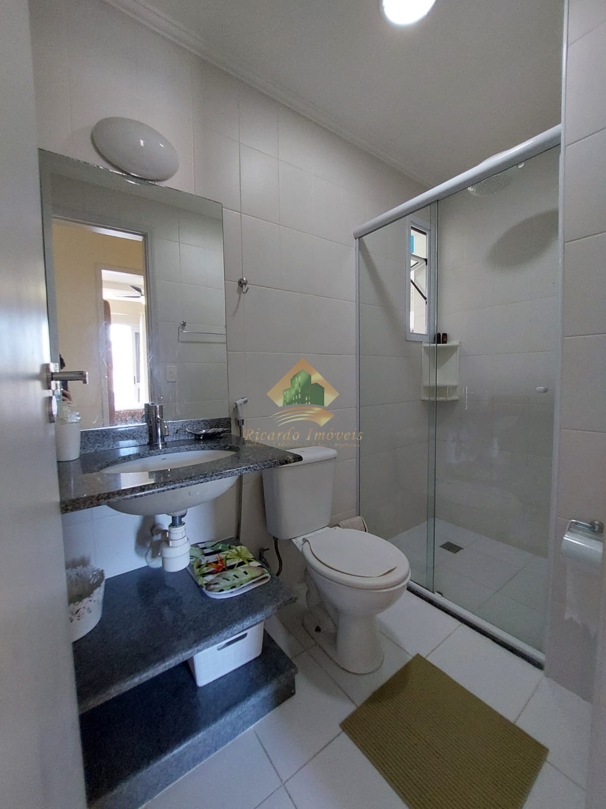 Apartamento na área nobre da praia grande a150 metros do mar