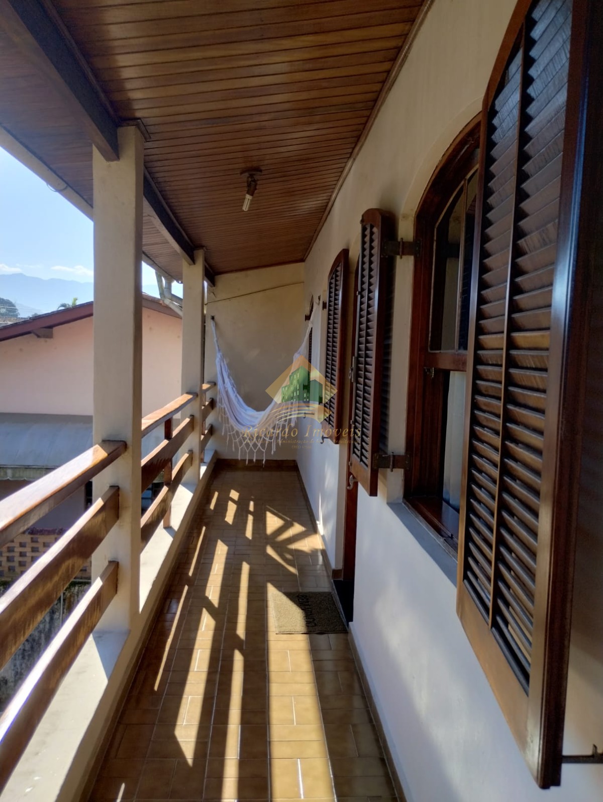 Apto com 2 Dormitórios, aconchegante, próximo a rodovia, para acesso as belas praias de Ubatuba.