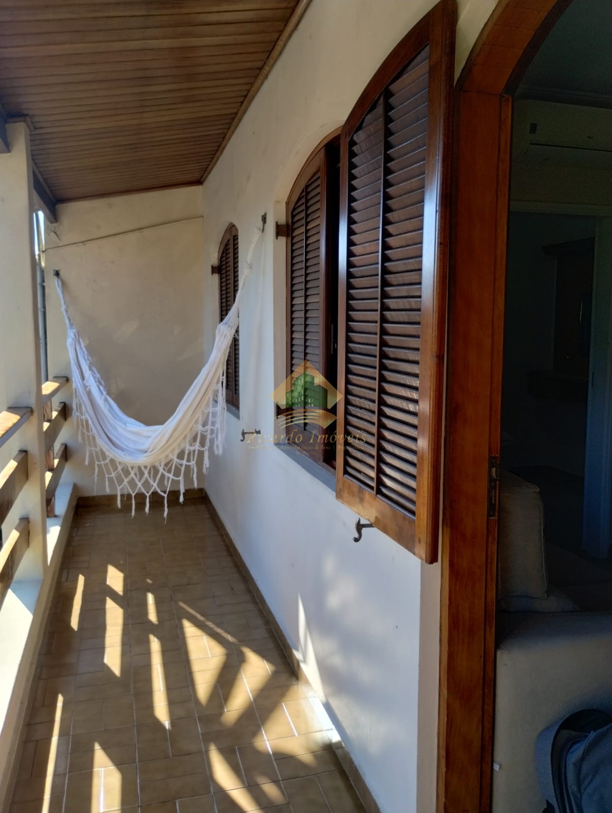 Apto com 2 Dormitórios, aconchegante, próximo a rodovia, para acesso as belas praias de Ubatuba.
