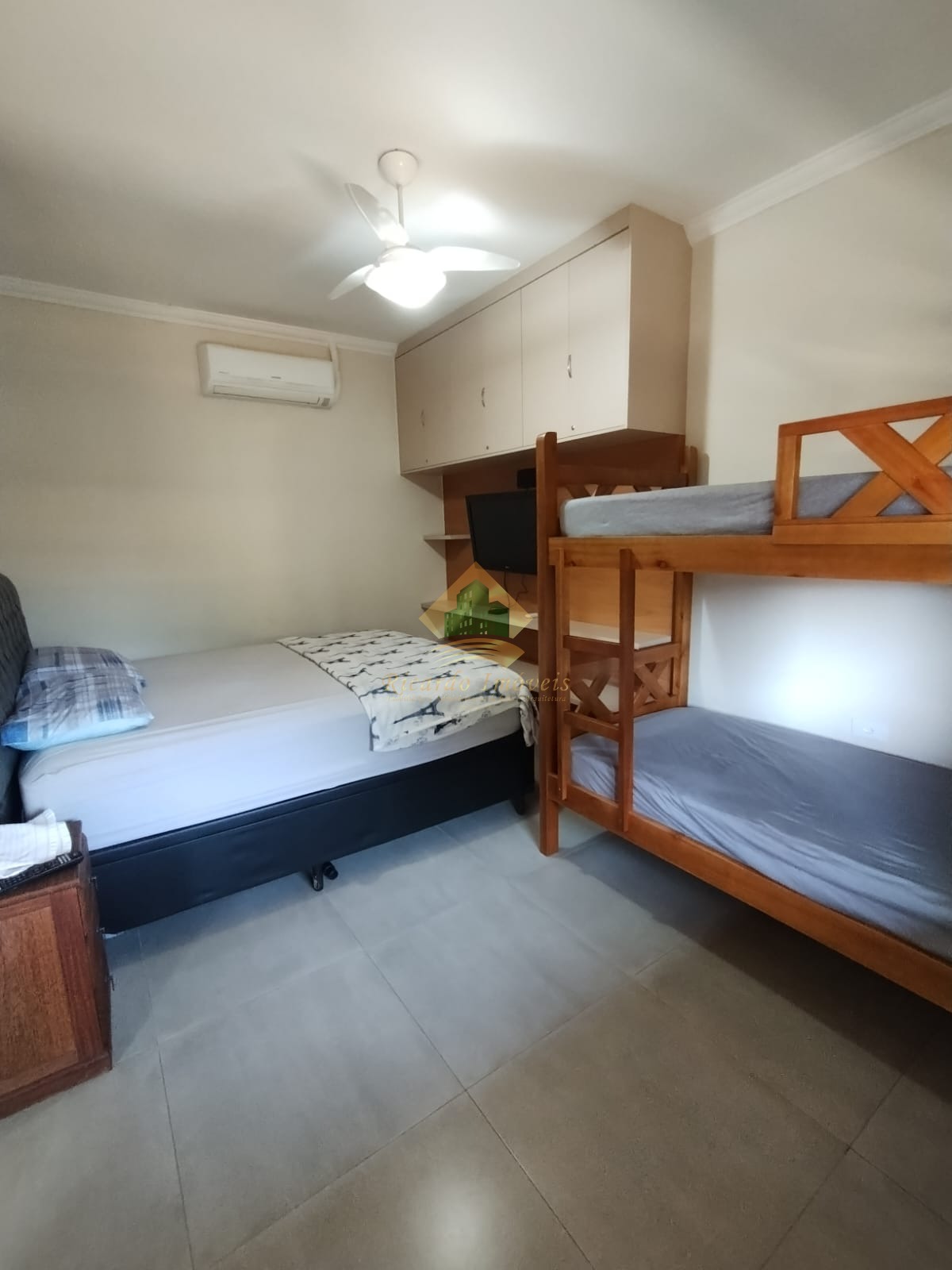 Apto com 2 Dormitórios, aconchegante, próximo a rodovia, para acesso as belas praias de Ubatuba.
