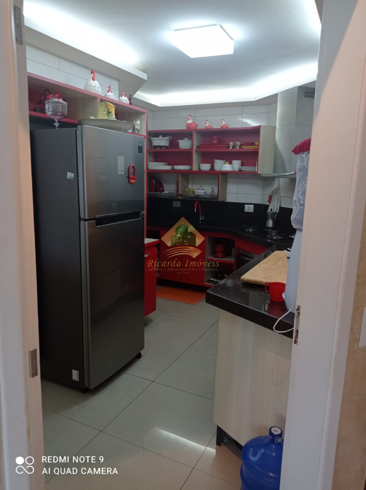 Apto com 3 dormitórios, mobiliado.