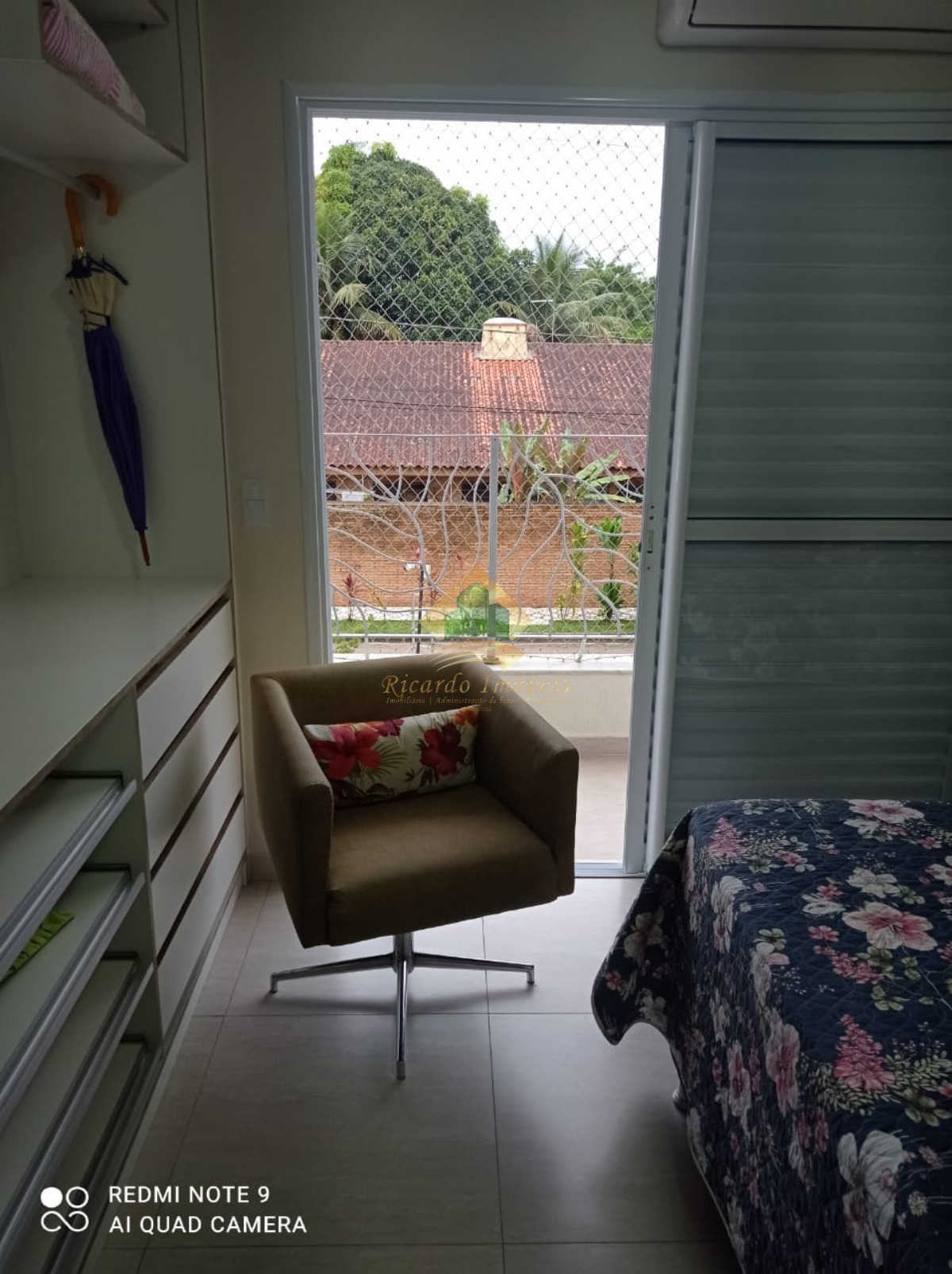 Apto com 3 dormitórios, mobiliado.