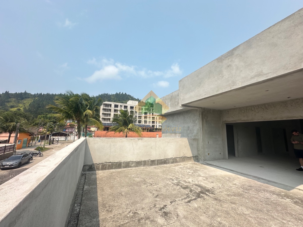 Casa em contrução oportunidade de fazer pousada